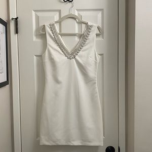 Lulu’s White Rhinestone Neckline Shift dress Size Medium